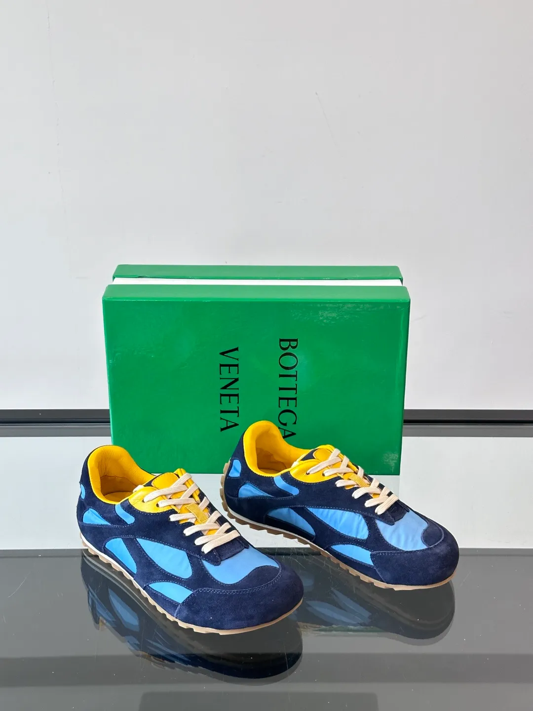 p600 "Bv" new orbit👫 casual sneakers for couples, the retro style of the millennium is so handsome, a super cool fashion item, the most important thing is that it feels incomparably comfortable on the feet, and the design style is also perfect. It will definitely be the one you wear most in daily life, original development, high quality presentation! Size: 35-45 (men’s size 38.45 customized)